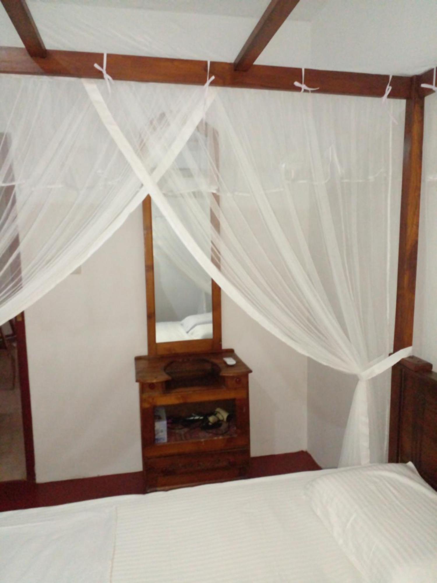 Coco One Holiday Inn Mirissa Room photo