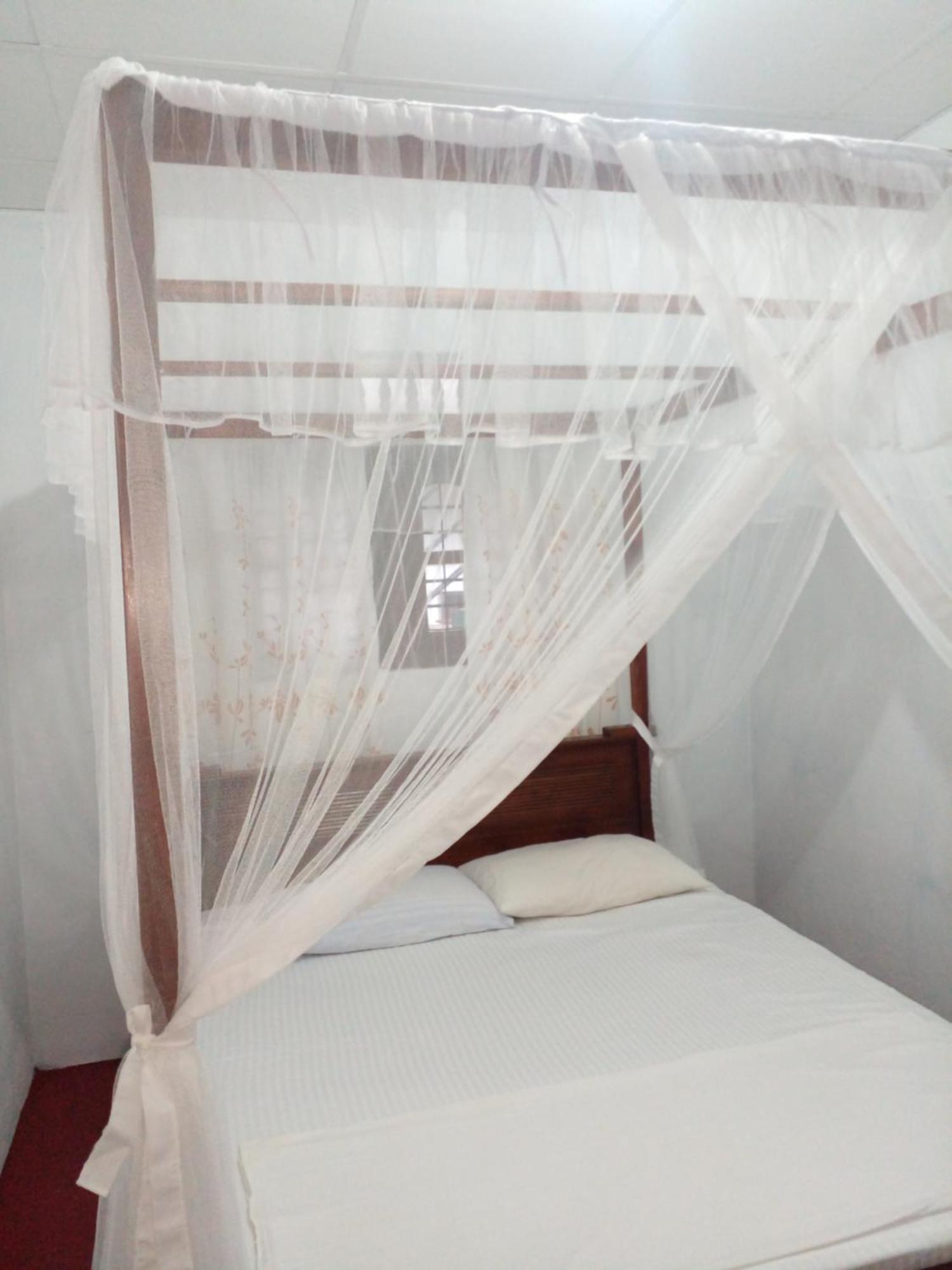 Coco One Holiday Inn Mirissa Room photo